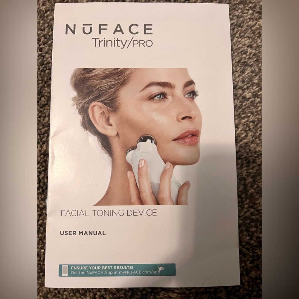 NIB NuFACE bought refurbished with a great price never used, With a free steamer